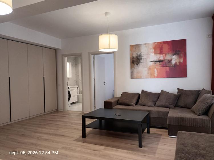 Apartament cu 3 camere semidecomandat în Otopeni