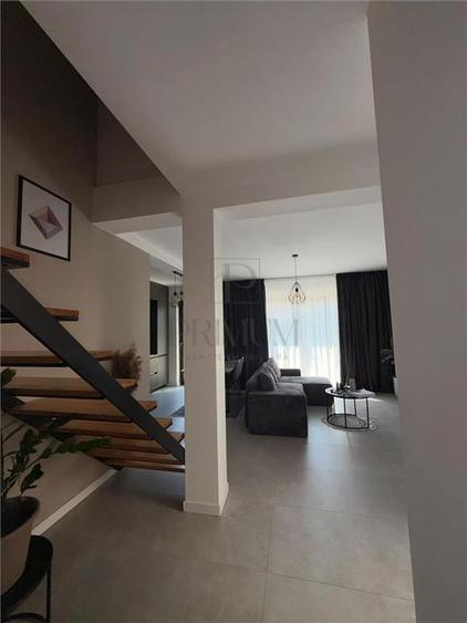 Duplex cu 4 camere cu Canalizare în Plopi