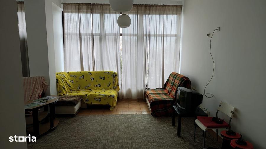 Casă cu Teren 1856 Mp în Central