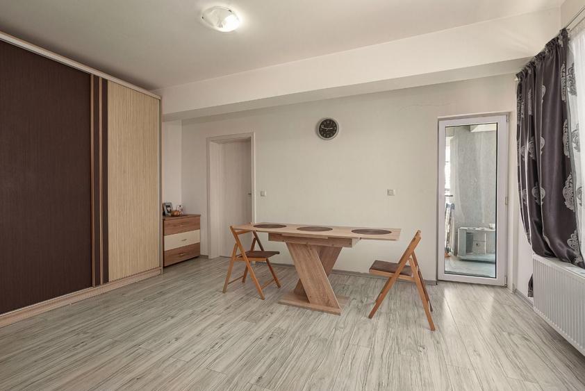 Apartament cu 2 camere semidecomandat, mobilat în Vârteju