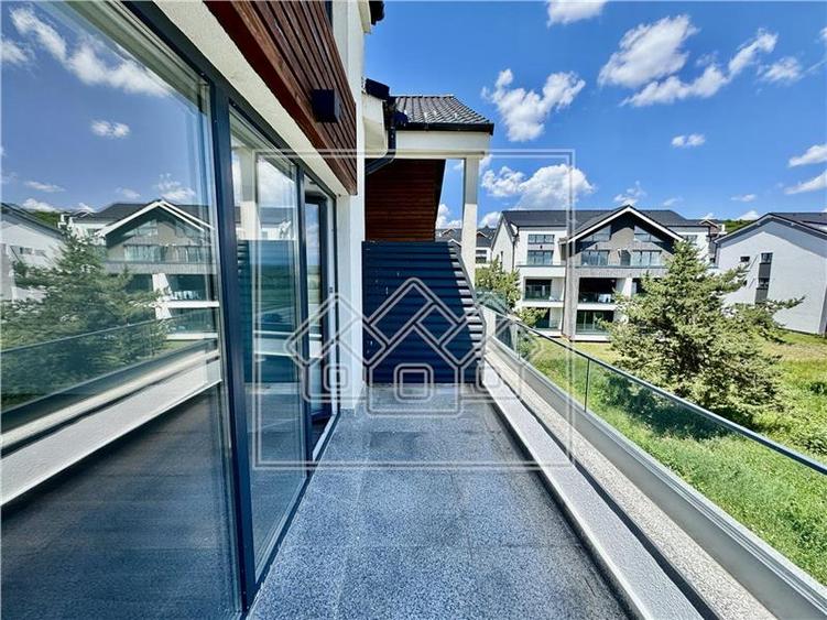 Penthouse cu 3 camere semidecomandat în Exterior Vest