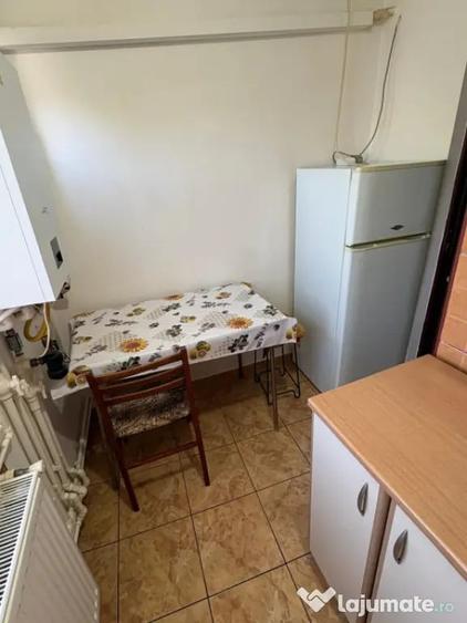 Garsonieră decomandată în Central