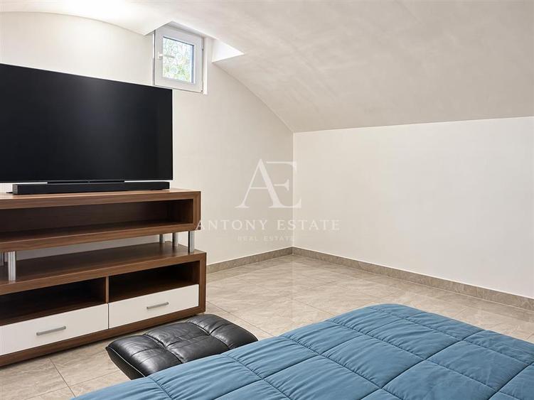 Apartament cu 3 camere semidecomandat, mobilat în Ultracentral