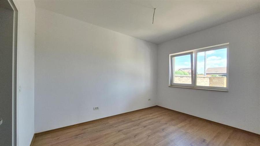 Duplex cu 4 camere cu Canalizare în Moșnița Nouă