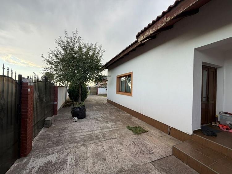 Casă cu 4 camere în Preajba
