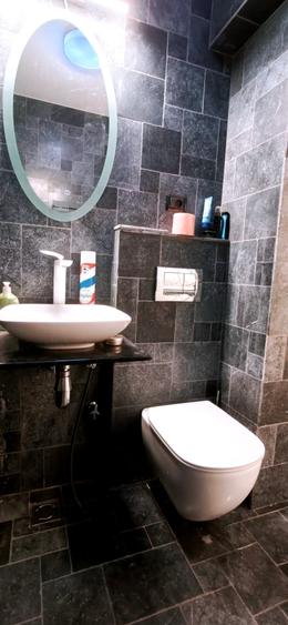 Apartament cu 3 camere semidecomandat în Tomis II