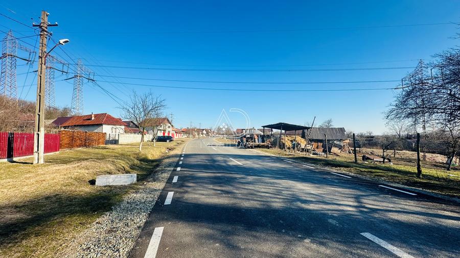 Teren intravilan de 5544 mp, în Moi