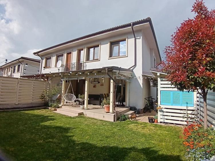 Duplex cu 4 camere cu Canalizare în Sud-Est