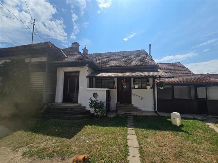 Gospodarie de vanzare in Voila - 1