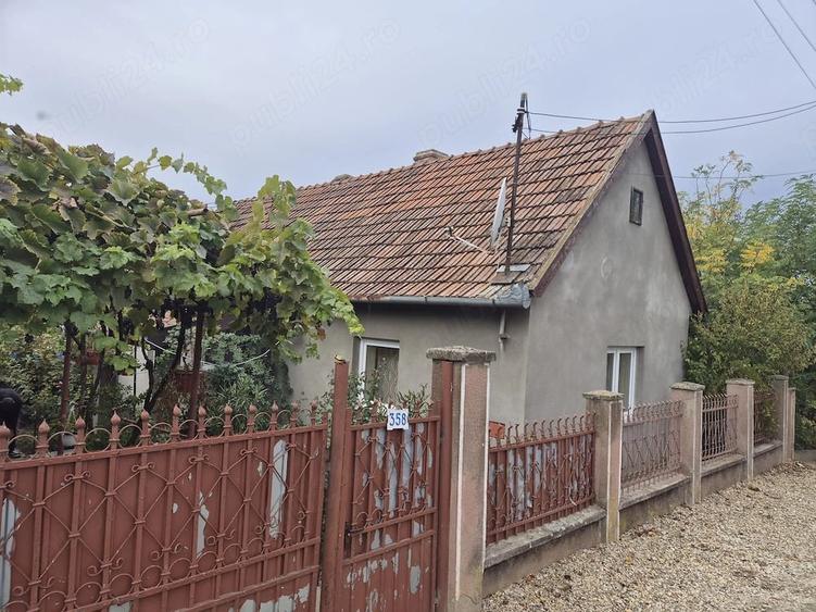 Casă cu Teren 1449 Mp în Cadea