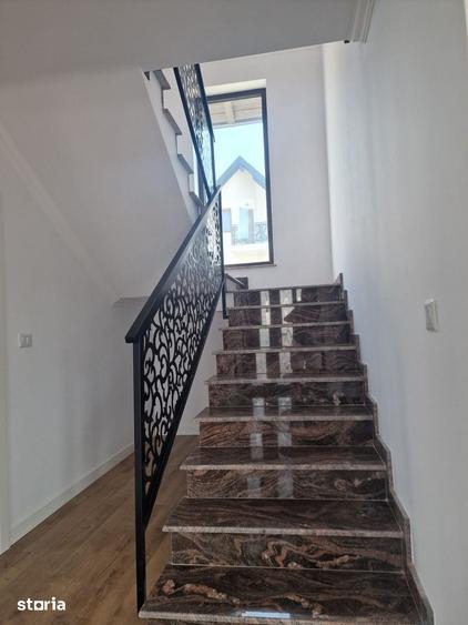 Casă cu 4 camere cu Teren 400 Mp în Central