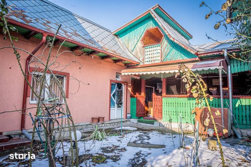 Casă cu 7 camere cu Teren 1834 Mp în Coman