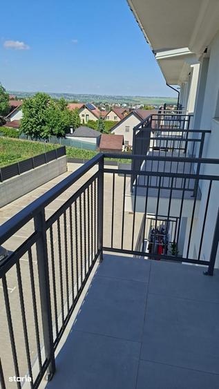 Apartament cu 3 camere decomandat în Ipotești