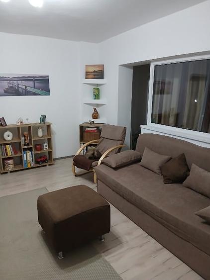 Apartament cu 3 camere semidecomandat în Micro III