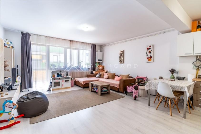 Apartament cu 2 camere semidecomandat, mobilat în Florești