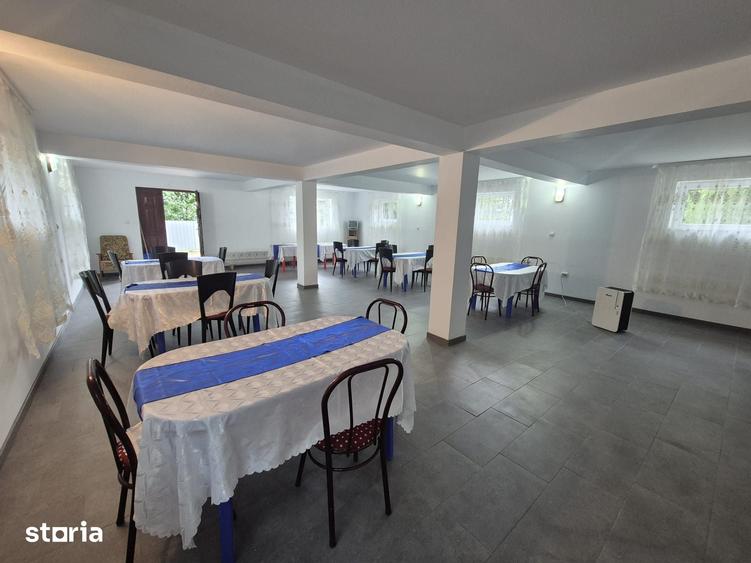 Casă cu 10 camere cu Teren 1000 Mp în Arbore