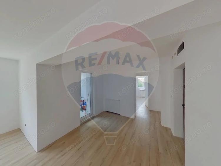 Apartament cu 4 camere decomandat în Central