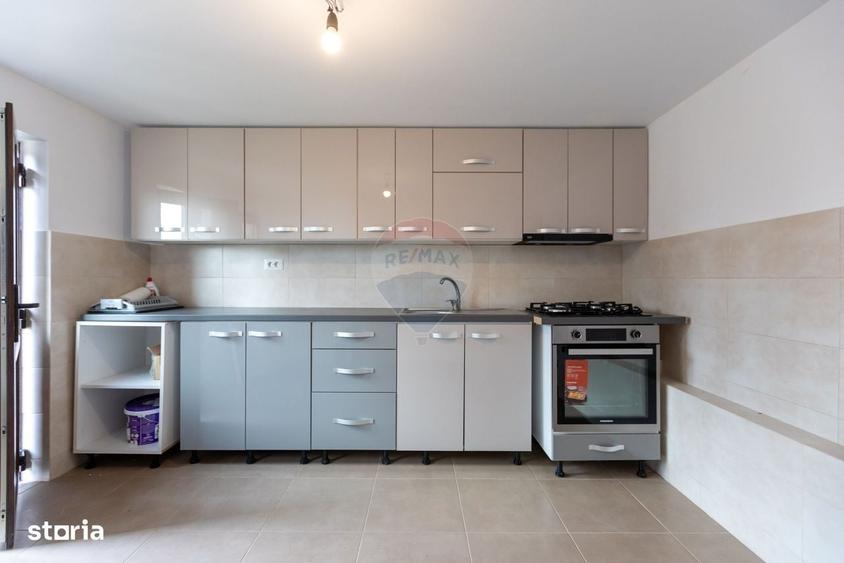 Casă cu 4 camere cu Teren 1710 Mp în Central