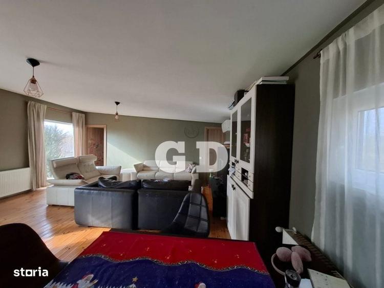 Casă cu 4 camere în Central
