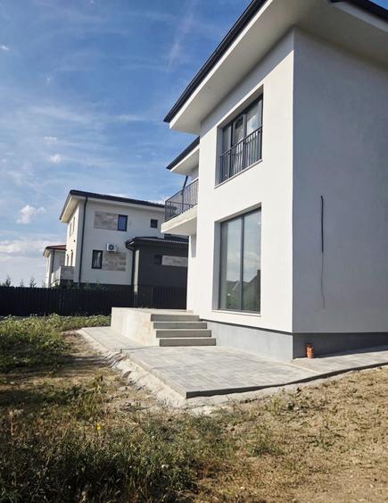 Casă cu 4 camere în Chinteni