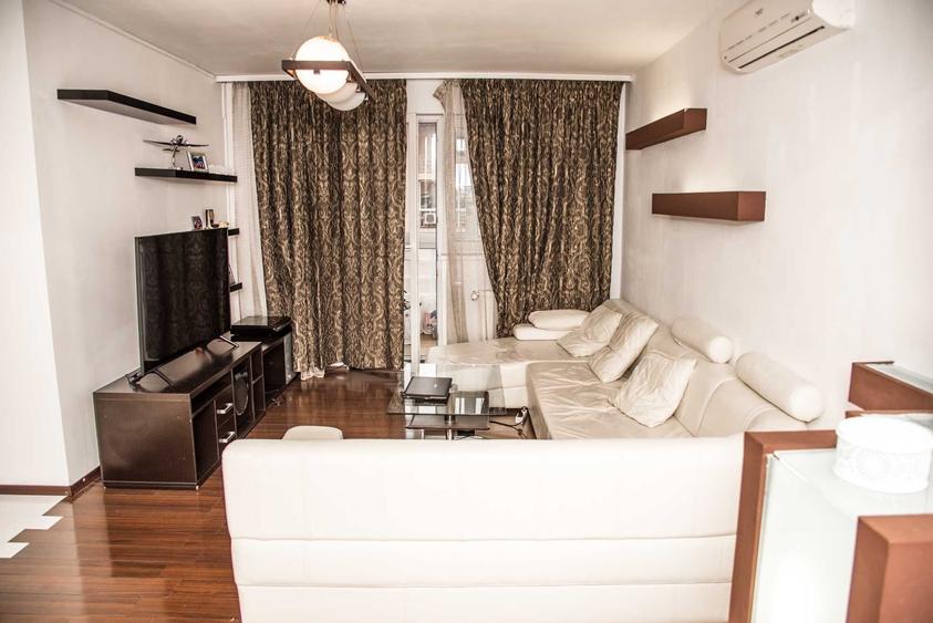 Apartament cu 3 camere decomandat în Vitan