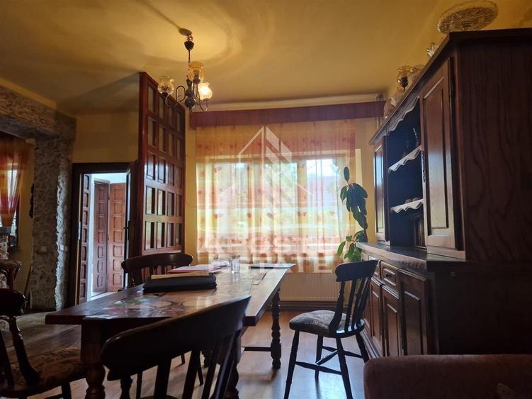 Casa familiala cu spatiu comercial si garaj P+1E+M 720 Mp - 16