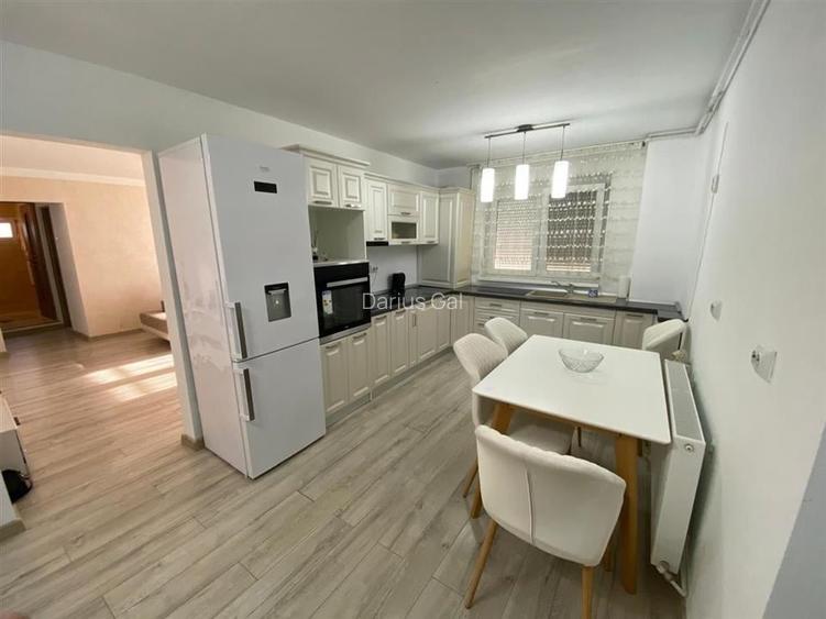 Apartament cu 3 camere semidecomandat în Ultracentral Apartament cu 3 camere semidecomandat în Ultracentral
