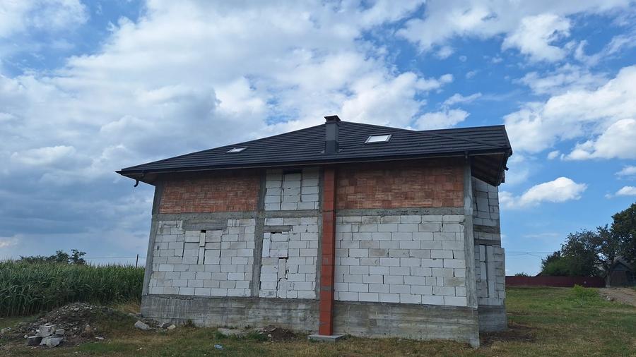 Casa de vanzare la rosu - 2