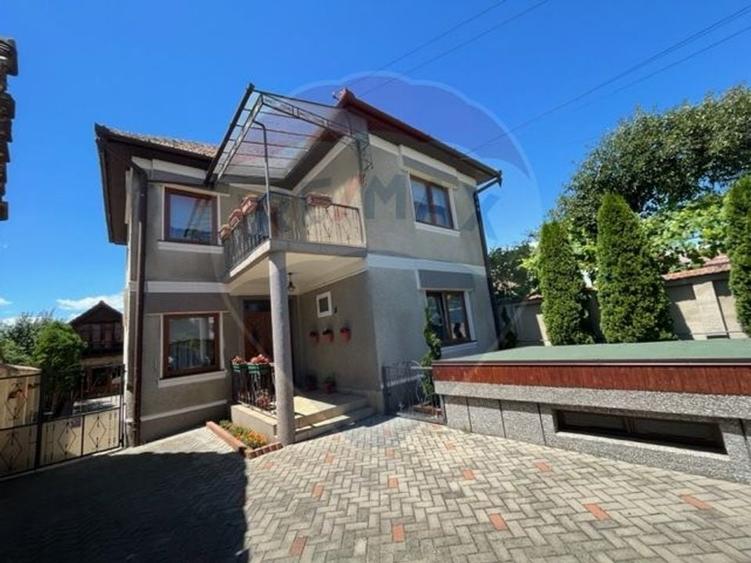 Casă  str. Progresului , Sebes, destinatie : uni/multifamiliala - 1