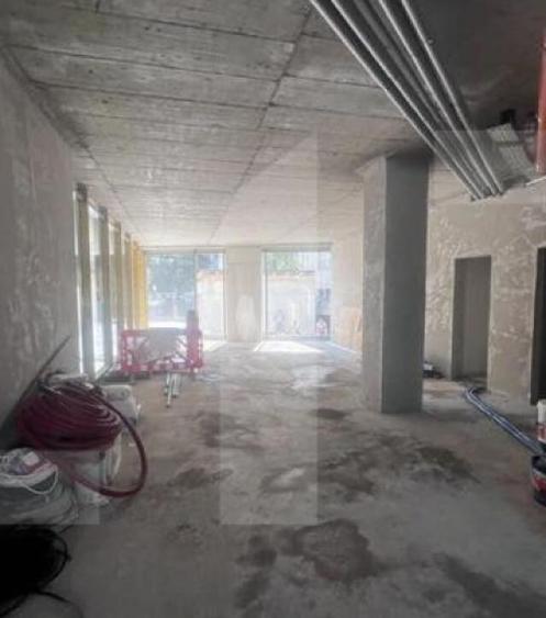 Spatiu generos, central, ideal orice tip de activitate - 4