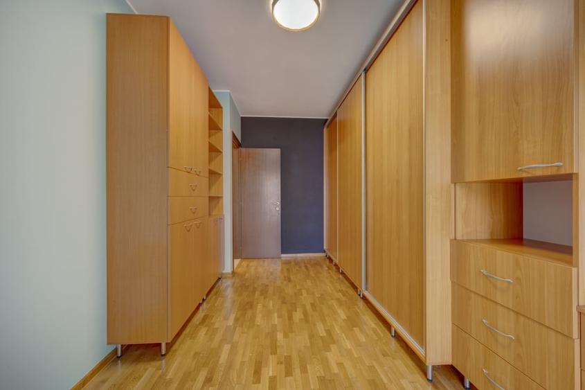 Apartament cu 3 camere decomandat, mobilat în Sisești