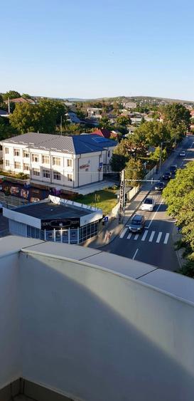 Apartament cu 3 camere, decomandat - 1