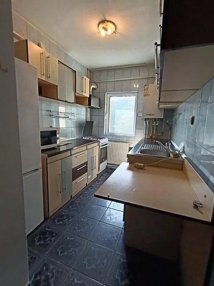 Apartament cu 2 camere, etajul 2/4, zona Podu Ros - 4