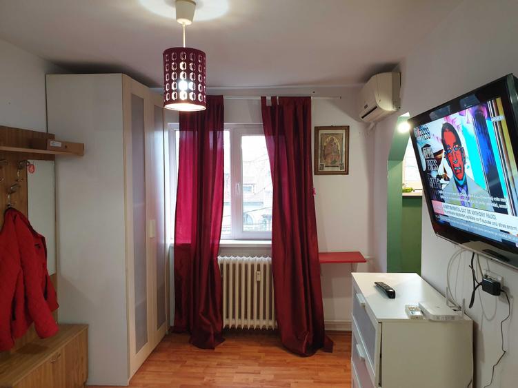 Particular inchiriez garsoniera zona Piata Alba Iulia - 275 euro - 1