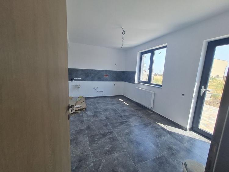 Vila cu 4 camere,2 bai,finisaje deosebite,curte 330 mp - 5