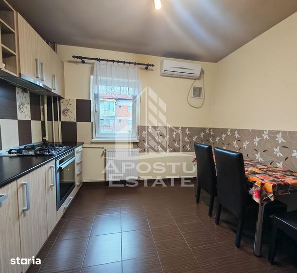 Apartament cu 3 camere semidecomandat, mobilat în Aradului