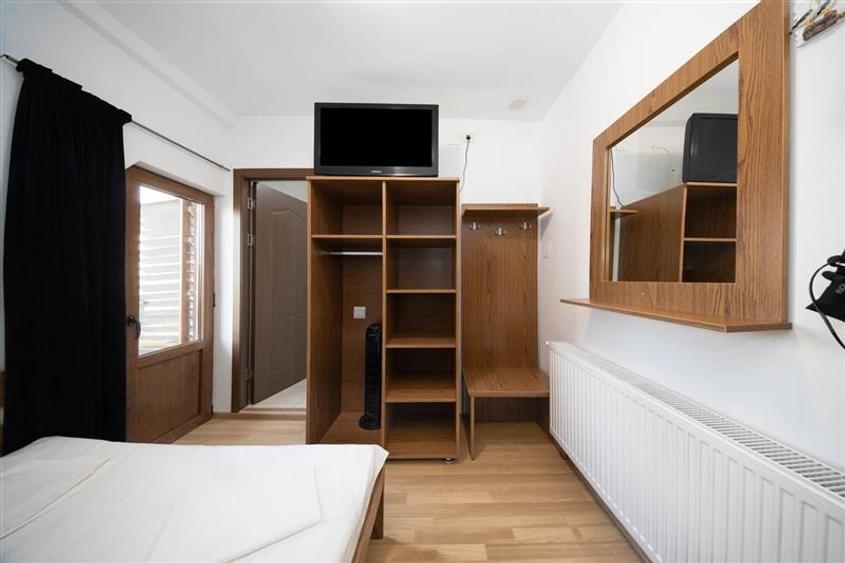 Vanzare Vila/Pensiune 11 camere zona Mamaia Nord langa plaja - 32