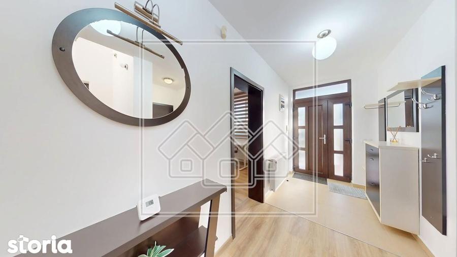 Casa individuala, teren mare, 2 garaje - Sura Mica - 1