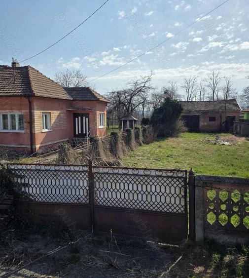 Vand casa in Totesti. - 9