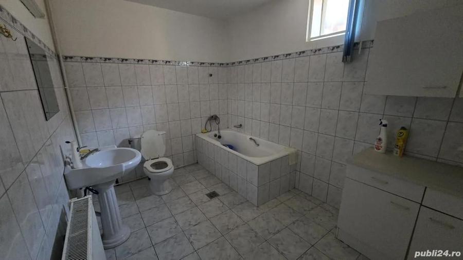 Vila frumoasa spre vanzare 9 camere - 5