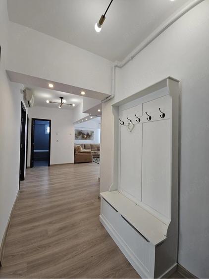 Apartament cu 4 camere decomandat în Dacia