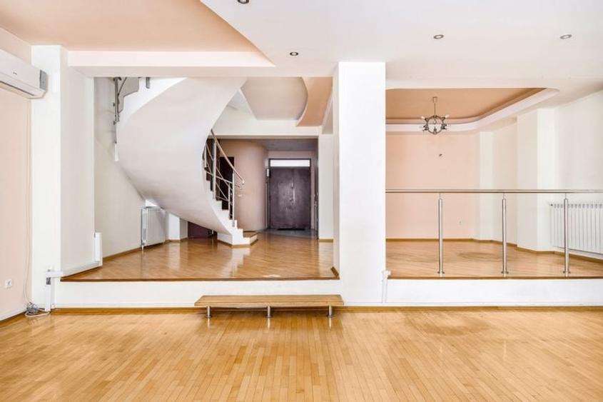 Vila la inchiriat > - 4