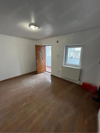 inchiriez casa 4 camere singur in curte in Doamna Ghica - 2