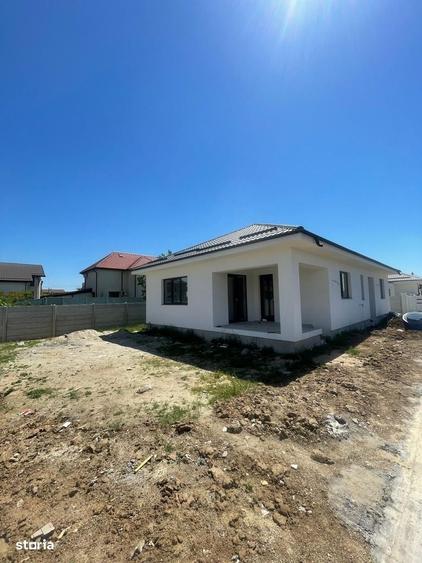 Casă cu 4 camere cu Teren 400 Mp în Domnești
