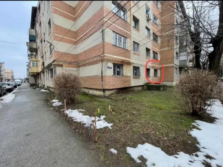 Apartament 3 camere parter,cel mai mic pre? metru, bun pentru spatiu comercial - 2