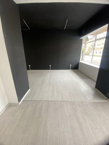 De inchiriat , disponibil imediat . - 4