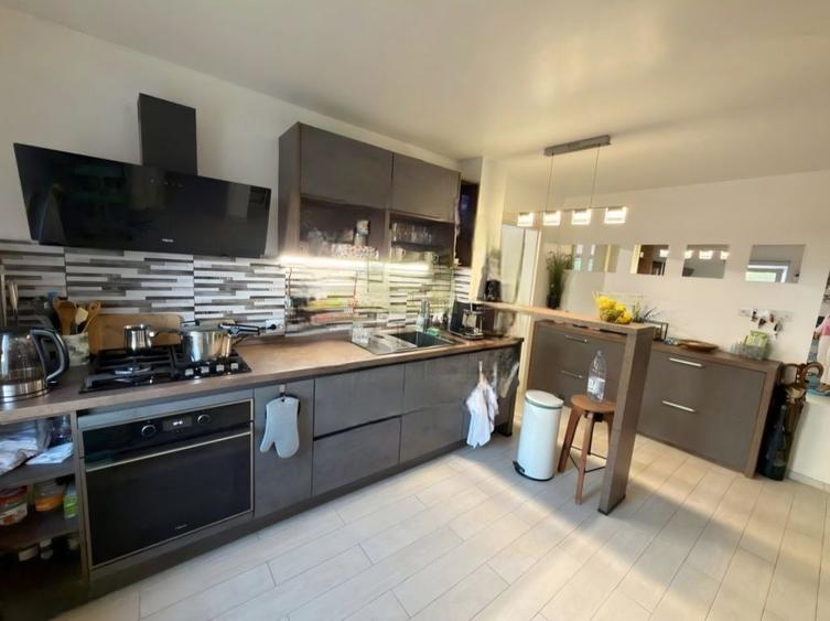 Apartament de vanzare - 1 Mai - zona Confectii - 4