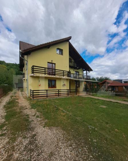 Casa 330 m2 teren 1210 m2 ideala pentru locuin? - 7