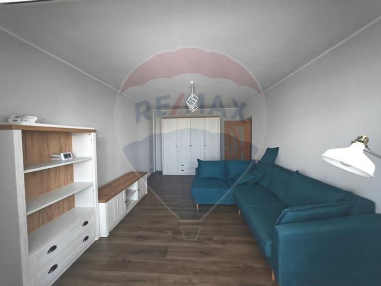 Apartament cu 4 camere - Aparatorii Patriei - Str Democratiei - 1