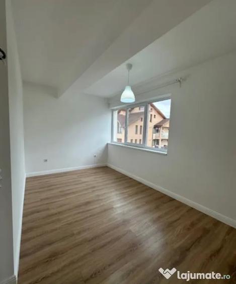 Apartament cu 3 camere decomandat în Valea Borcutului
